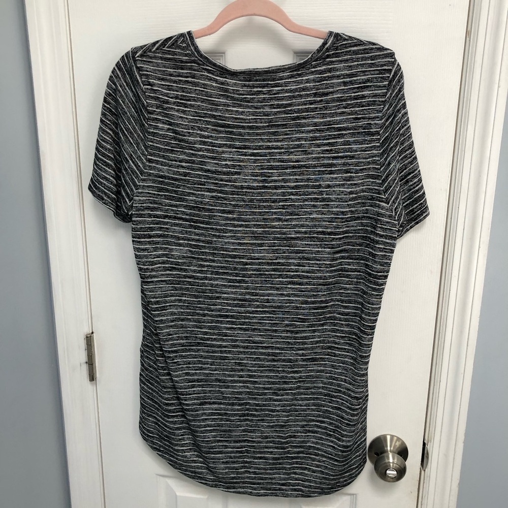 Athleta Charcoal Stripe Scoop V-Neck Short Sleeve Breezy Tee Top Size Large - Picture 10 of 15
